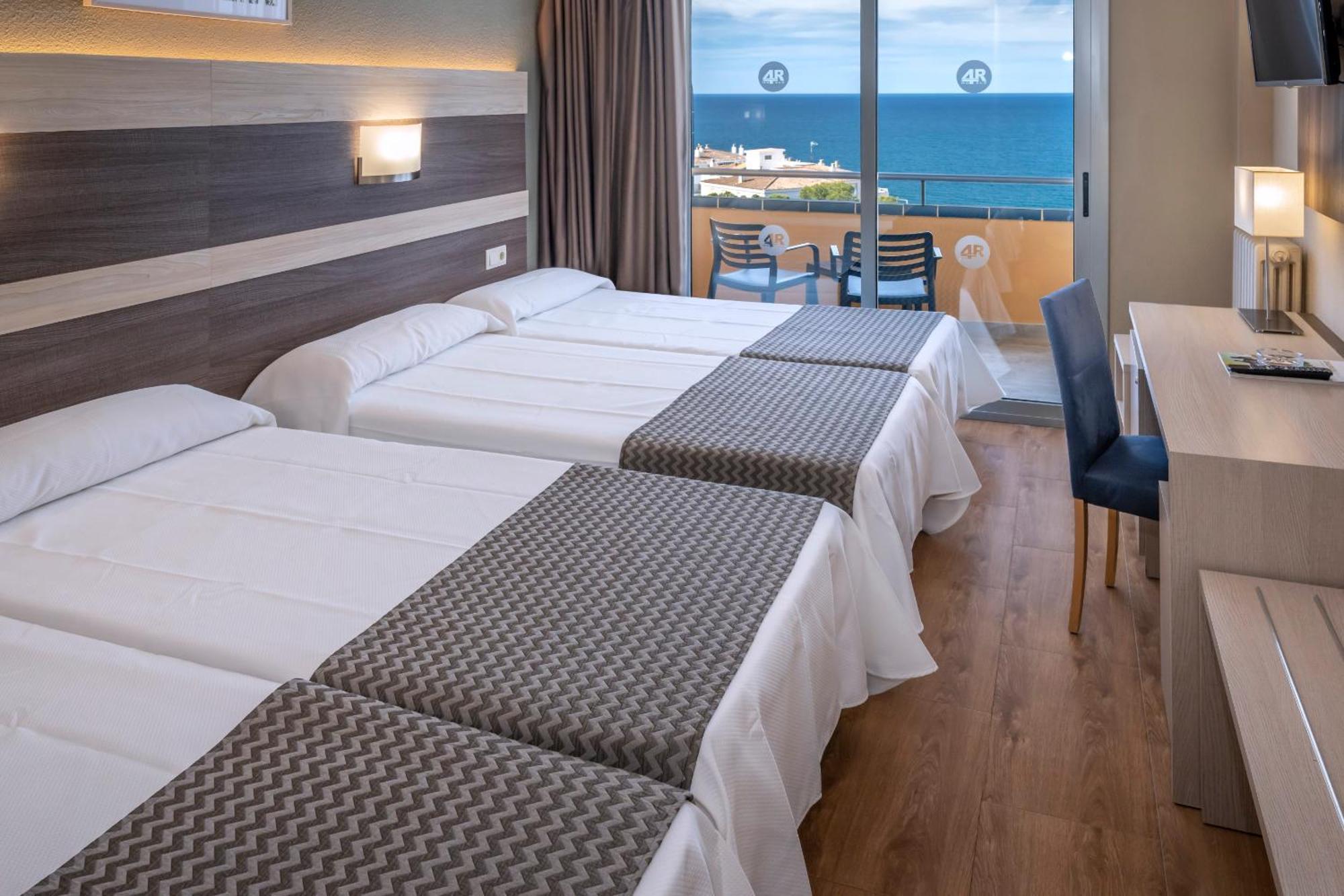 Chambre Quadruple - Vue sur Mer (3 Adultes + 1 Enfant)
